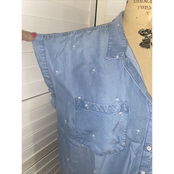 Jachs Girlfriend Chambray Blue Palm Tree Print Button Up Shirt Womens Size Large - Picture 2 of 11